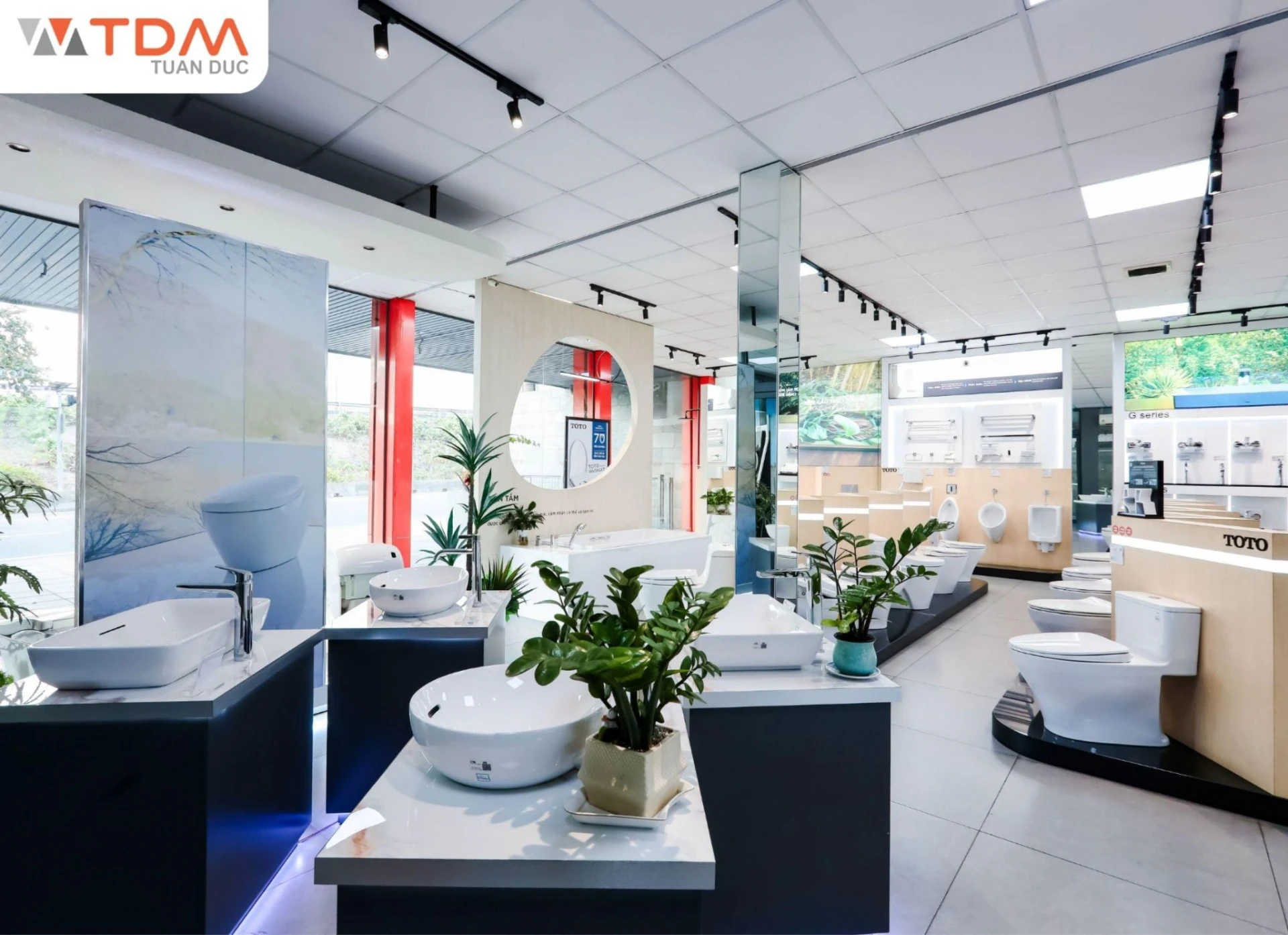 Hệ thống showroom TDM Tuấn Đức đảm bảo niềm tin cho người mua sắm trực tuyến.