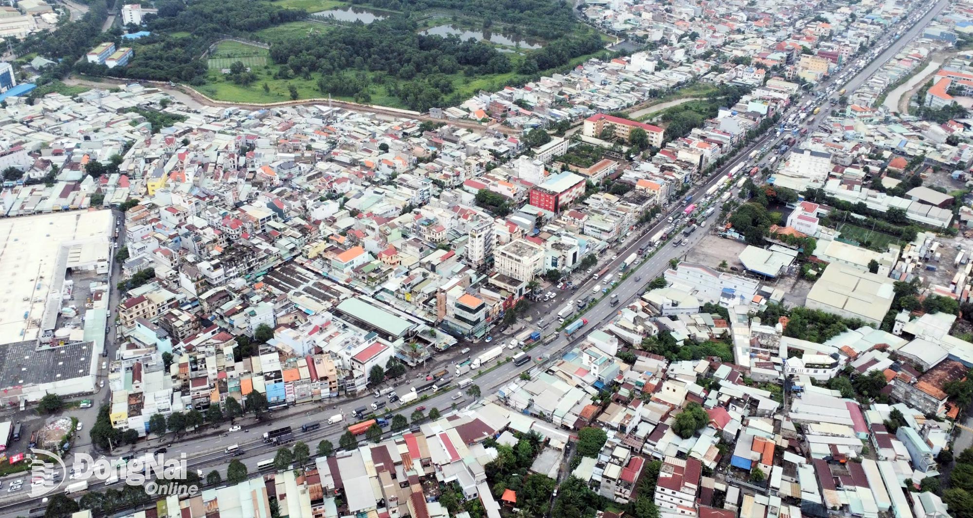 Đường trên cao dọc quốc lộ 51 dài khoảng 6,2km, trong đó phần cầu cạn dài khoảng 4,6km.


