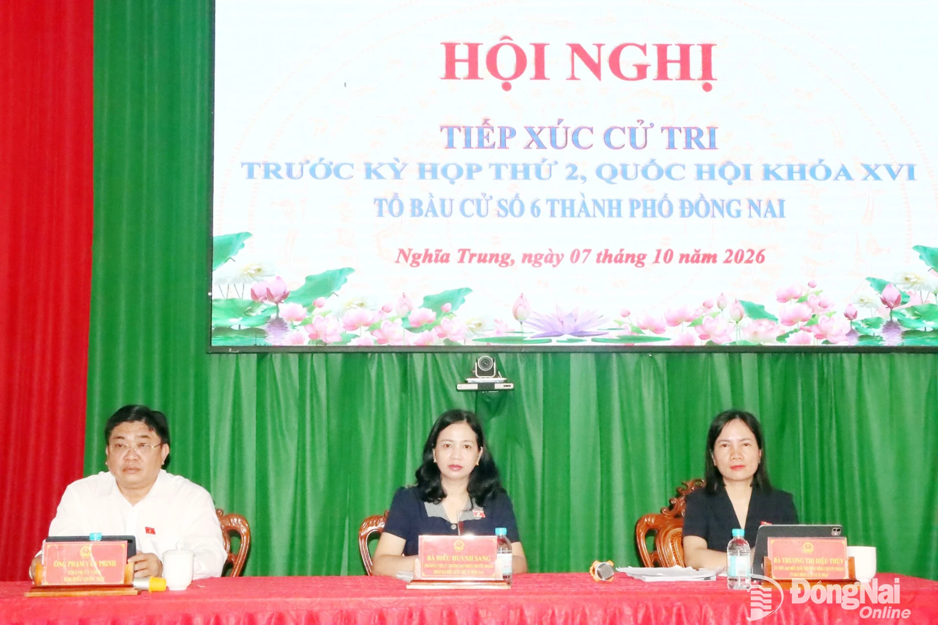 Tổ đại biểu Quốc hội đơn vị số 6, thành phố Đồng Nai tiếp xúc cử tri xã Nghĩa Trung và Phú Trung. Ảnh: Quang Minh
