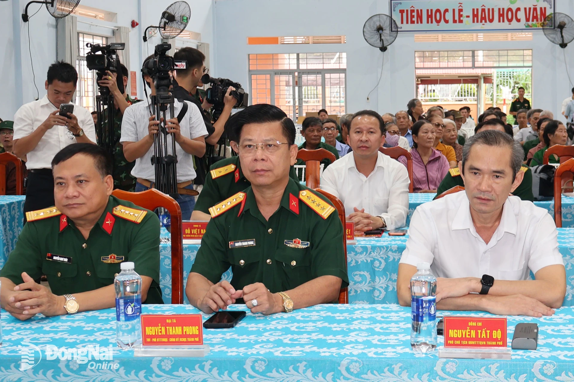 Military Region 7 and Dong Nai City leaders attend the ceremony. Photo: Nguyet Ha.

