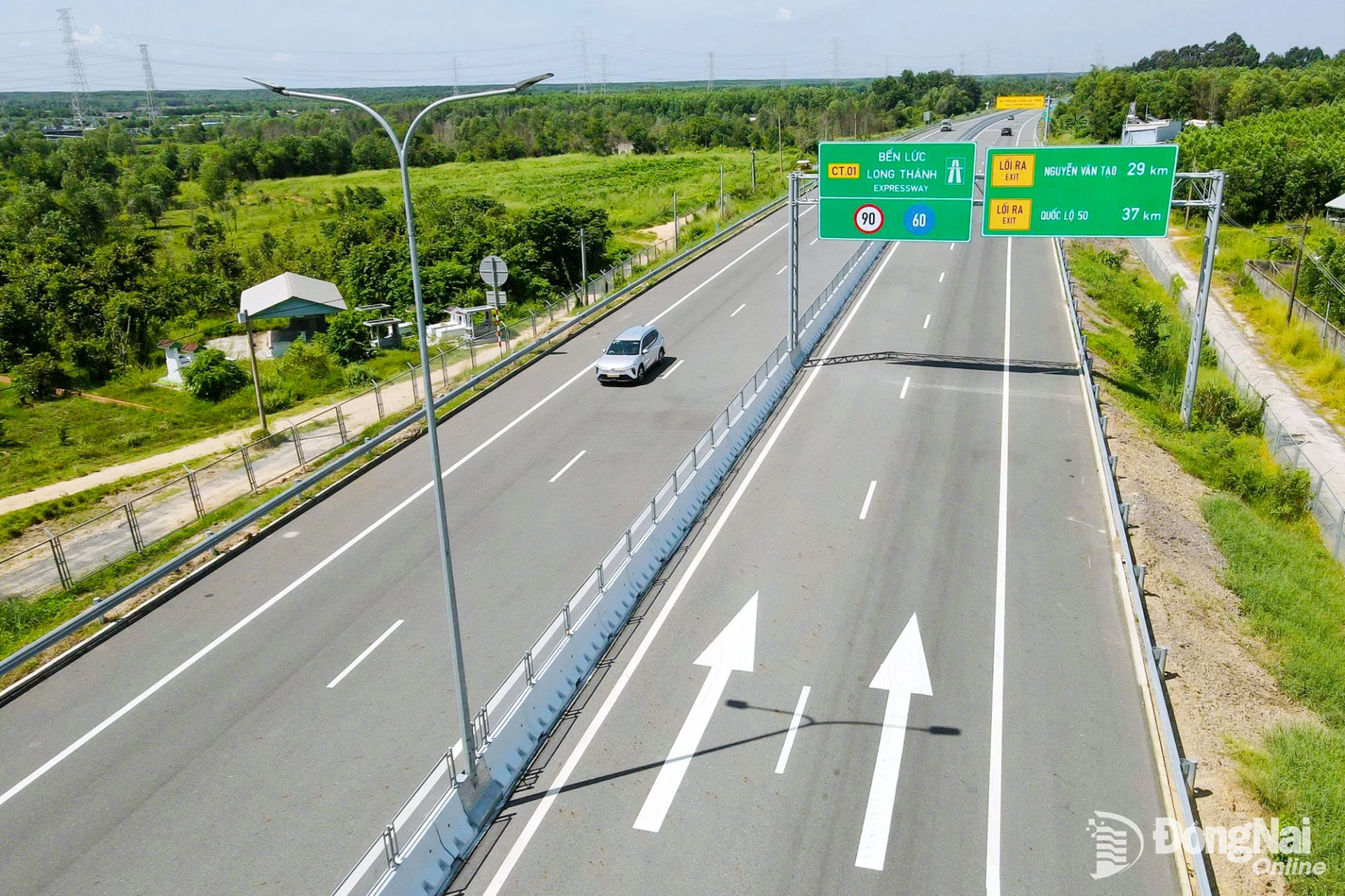 Ben Luc–Long Thanh Expressway records nearly 25,000 vehicle trips on first day of full operation