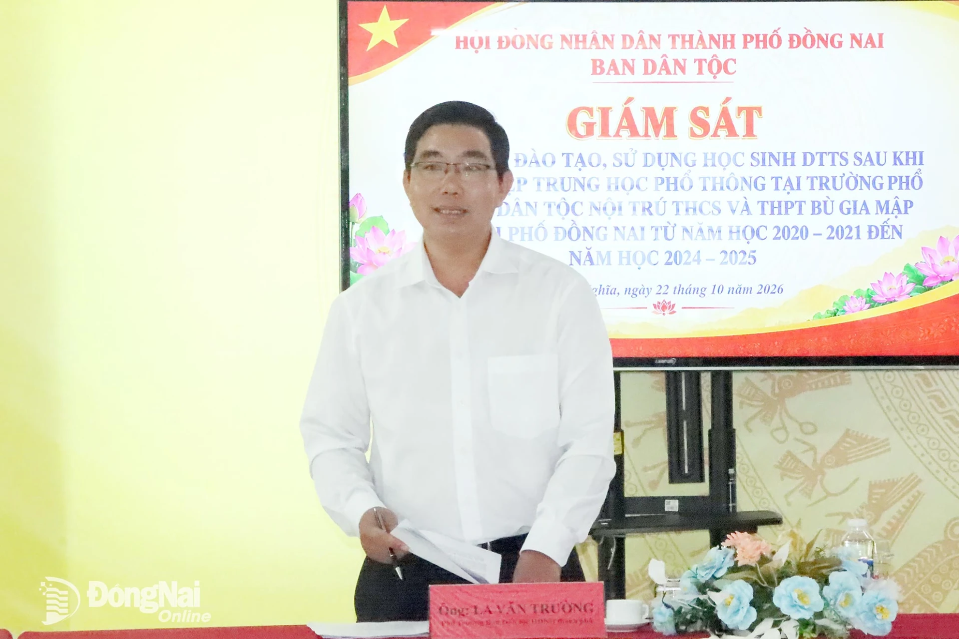 Phó Trưởng ban Dân tộc HĐND thành phố La Văn Trường phát biểu tại buổi giám sát. Ảnh: Quang Minh