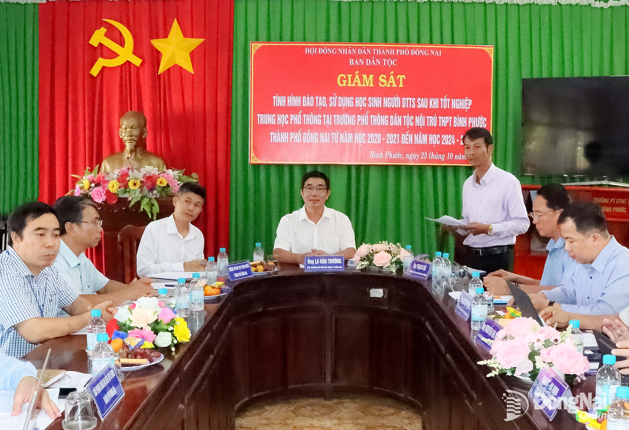 Đoàn công tác giám sát tại Trường Phổ thông Dân tộc nội trú THPT Bình Phước. Ảnh: Quang Minh