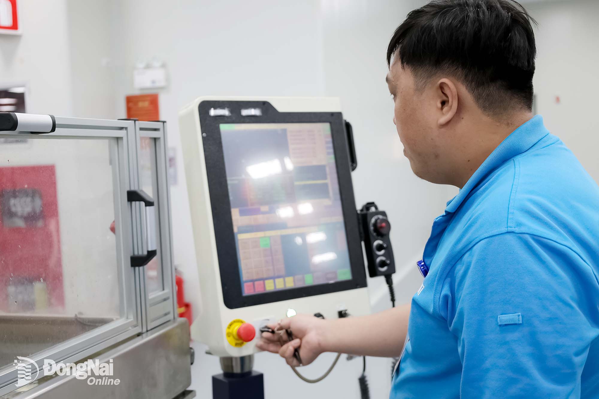 Ứng dụng công nghệ cao trong sản xuất tại Công ty TNHH Coherent Việt Nam (Khu công nghiệp Nhơn Trạch 1, phường Nhơn Trạch).