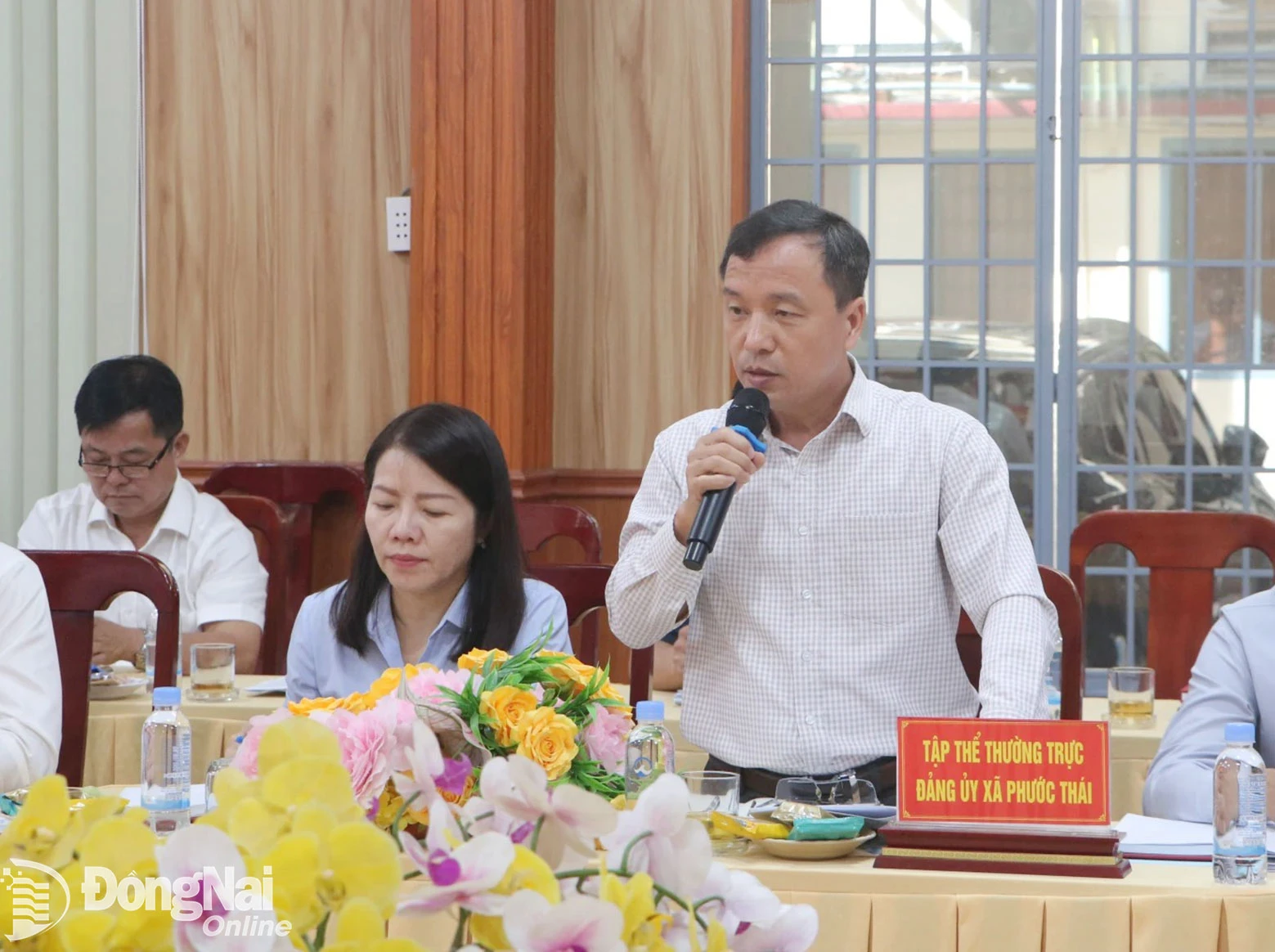Phó Bí thư Đảng ủy, Chủ tịch UBND xã Phước Thái Vũ Quốc Việt phát biểu tại buổi làm việc. Ảnh: Phạm Tùng
