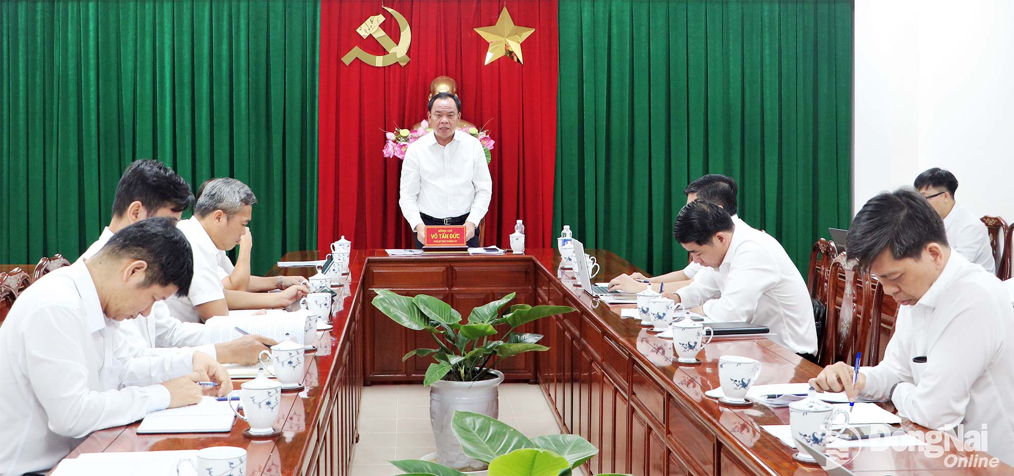 Phó Bí thư Thành ủy Võ Tấn Đức phát biểu kết luận buổi làm việc. Ảnh: Phạm Tùng