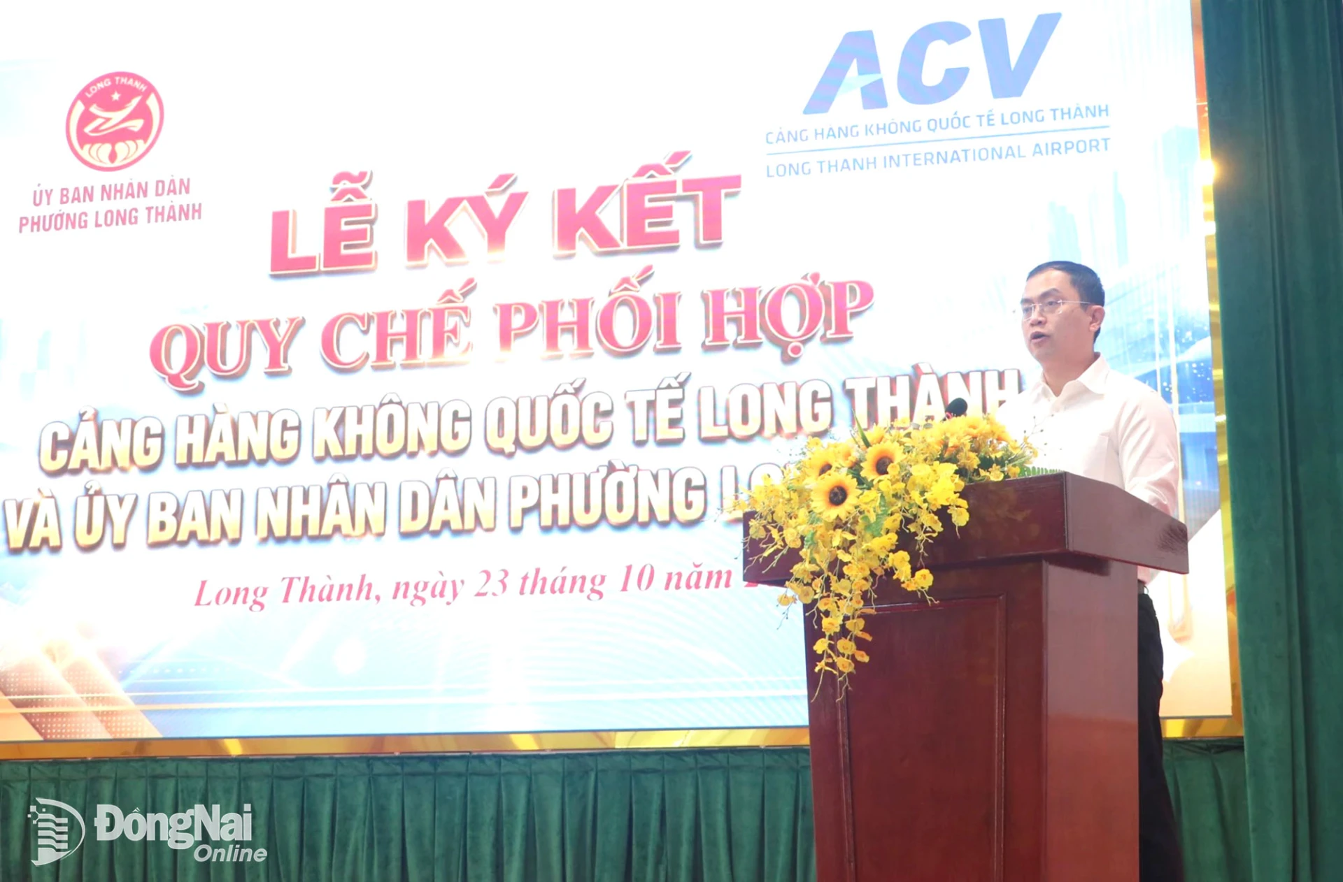 Le Hoang Son, Deputy Secretary of the Long Thanh Ward Party Committee, Chairman of the ward People’s Committee, speaks at the signing ceremony. Photo: Pham Tung


