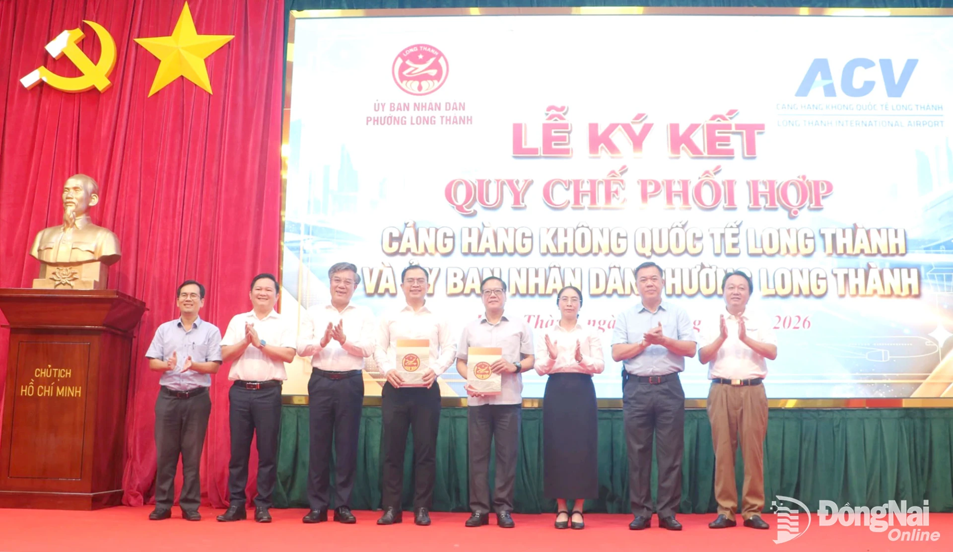 The Long Thanh Ward People’s Committee and Long Thanh International Airport sign coordination regulations to support airport operations. Photo: Pham Tung

