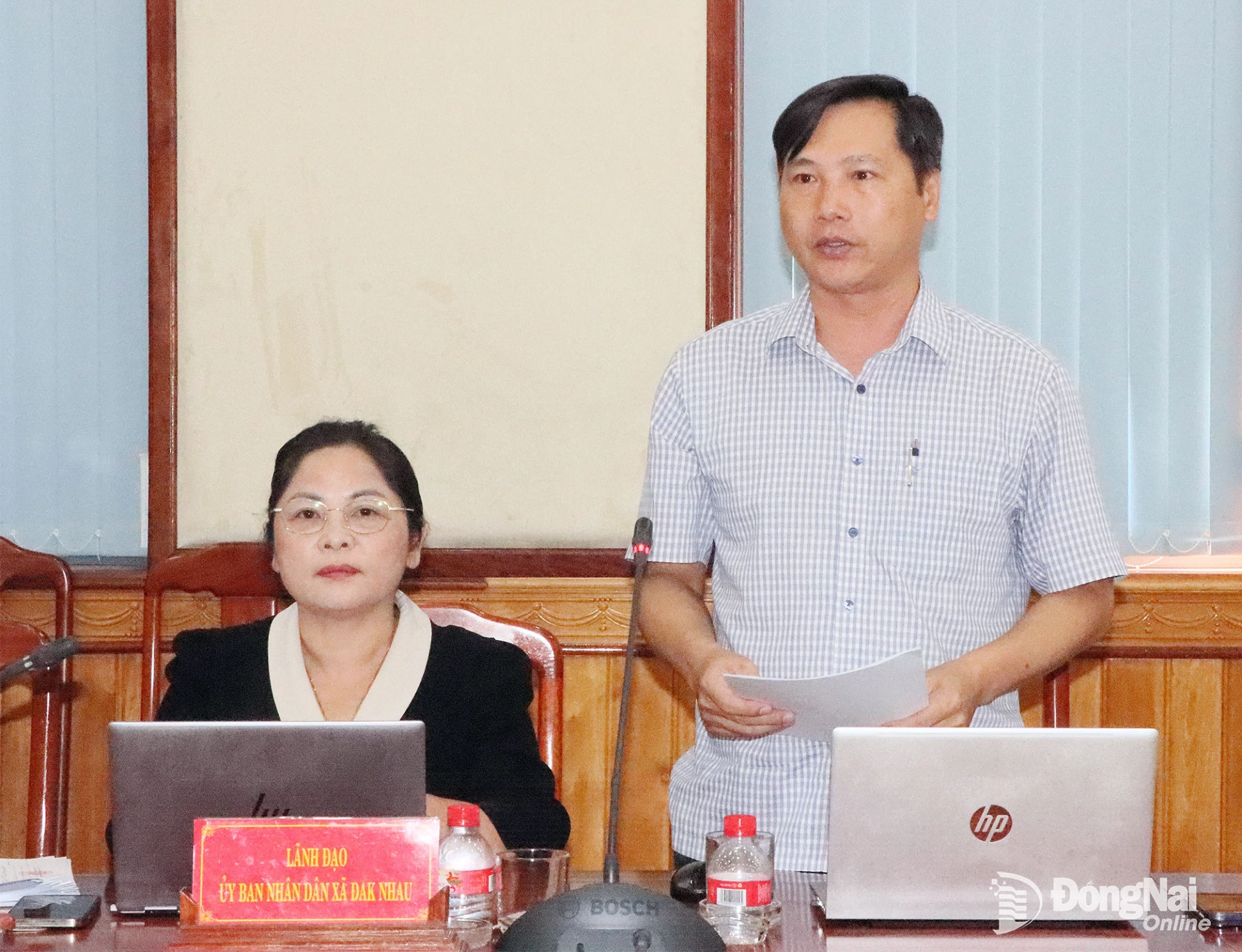 Đại diện UBND xã Đak Nhau báo cáo tại buổi giám sát. Ảnh: Quang Minh