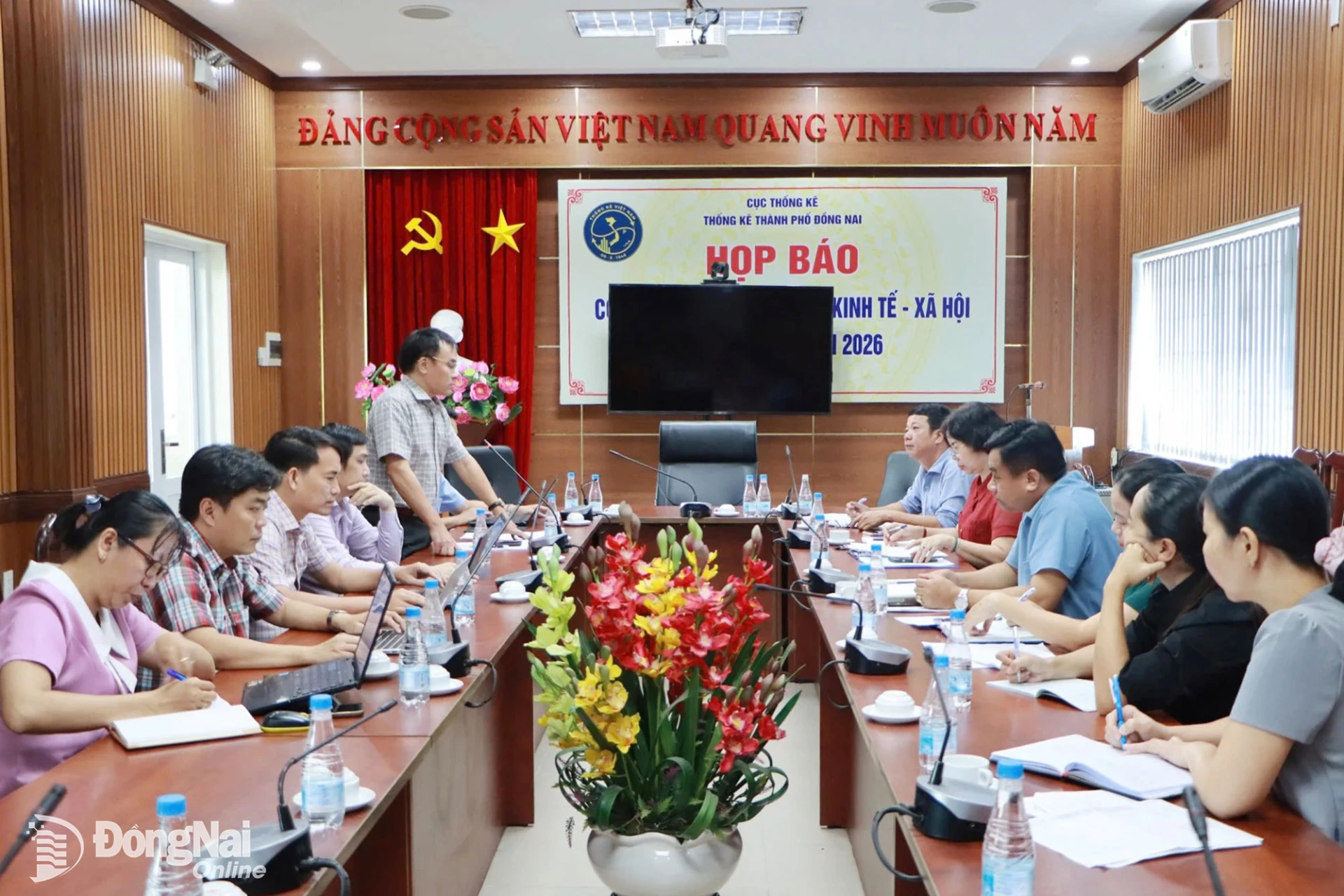 Phó Giám đốc Sở Khoa học và Công nghệ Nguyễn Văn Viện chia sẻ tại buổi làm việc. Ảnh: Thanh Cảnh
