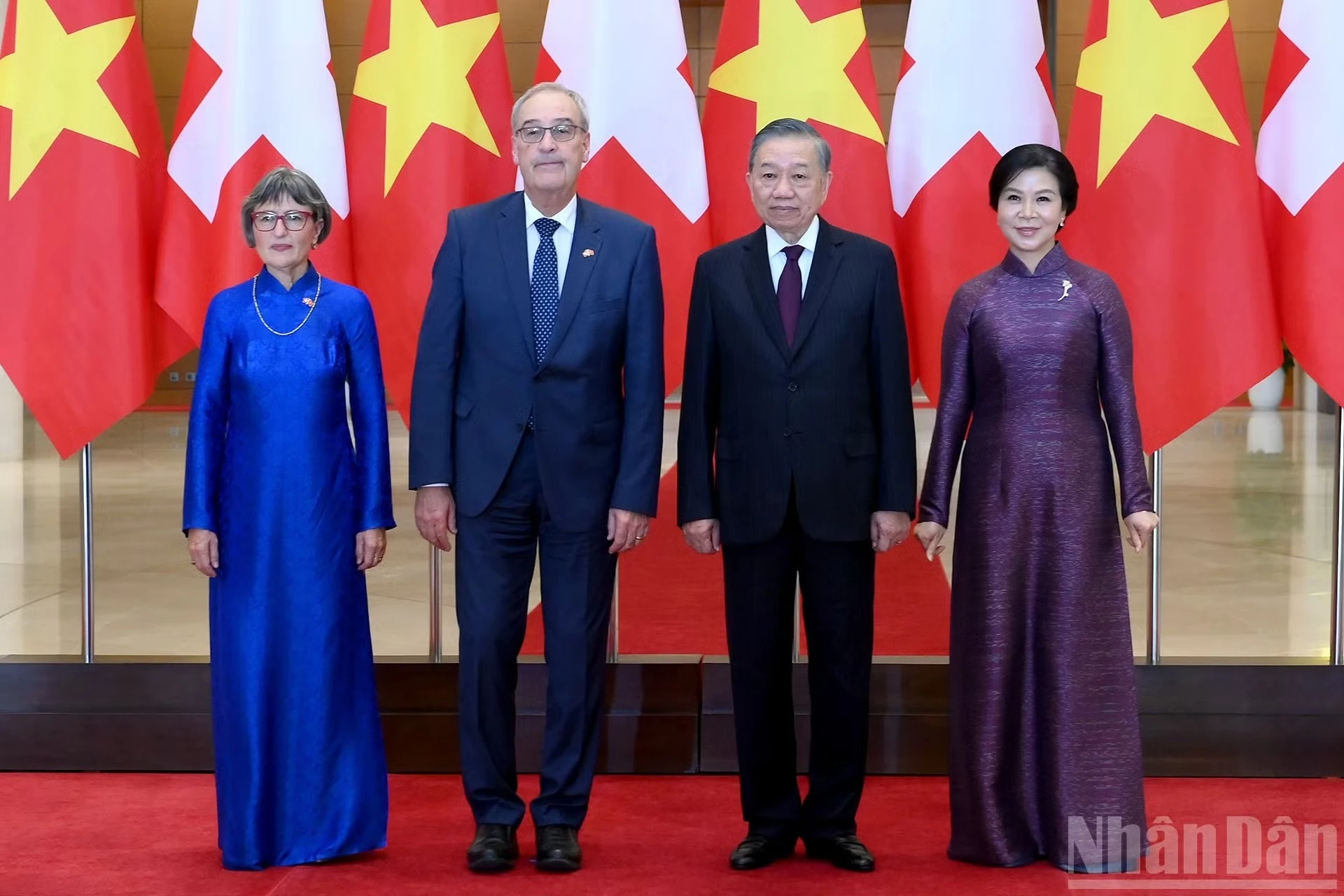 Tổng Bí thư, Chủ tịch nước Tô Lâm và Phu nhân Ngô Phương Ly với Tổng thống Liên bang Thụy Sĩ Guy Parmelin và Phu nhân Caroline Parmelin.

