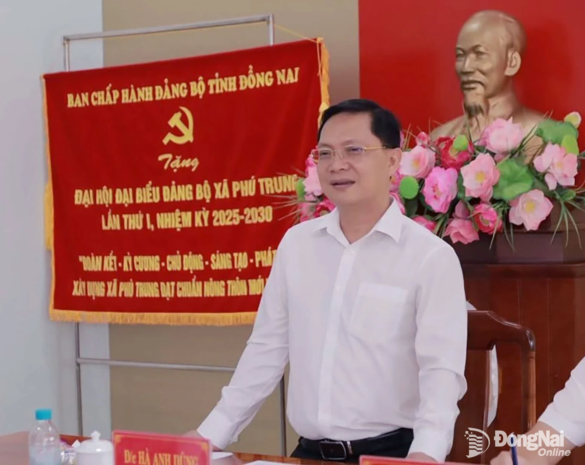 Ủy viên Ban Thường vụ Thành ủy, Phó Chủ tịch Thường trực Ủy ban MTTQ Việt Nam thành phố Hà Anh Dũng chủ trì buổi làm việc. Ảnh: ĐVCC
