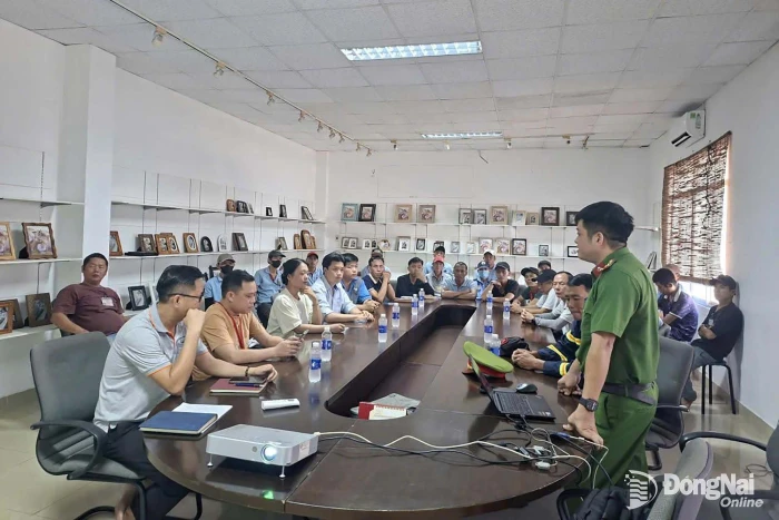 Phòng Cảnh sát PCCC và CNCH Công an thành phố Đồng Nai tổ chức tuyên truyền, huấn luyện và thực tập phương án chữa cháy, cứu nạn, cứu hộ tại doanh nghiệp