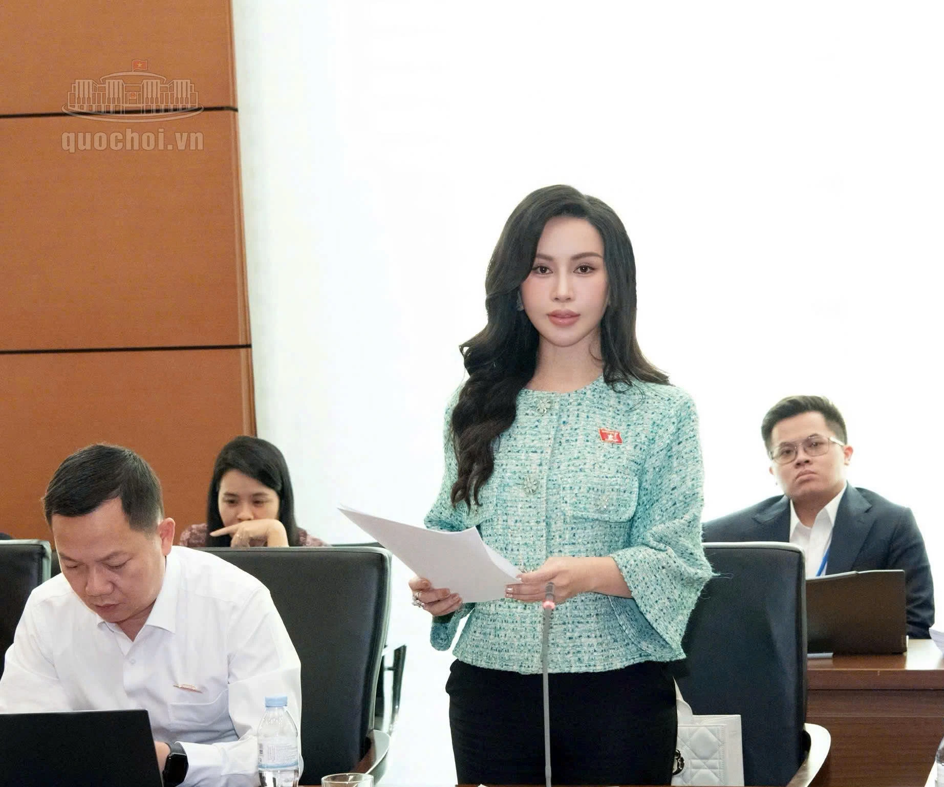 Đại biểu Lê Nữ Thùy Dương (Đoàn Đại biểu Quốc hội thành phố Đồng Nai) phát biểu thảo luận tại tổ. Ảnh: Quochoi.vn

