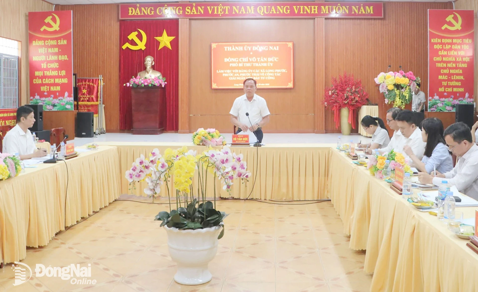 Phó Bí thư Thành ủy Võ Tấn Đức phát biểu tại buổi làm việc. Ảnh: Phạm Tùng