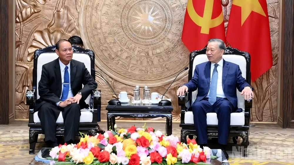 Tổng Bí thư, Chủ tịch nước Tô Lâm tiếp đồng chí Vilay Lakhamphong, Ủy viên Bộ Chính trị, Thường trực Ban Bí thư Trung ương Đảng Nhân dân Cách mạng Lào, tại Trụ sở Trung ương Đảng, ngày 15/10/2026. (Ảnh: ĐĂNG KHOA)
