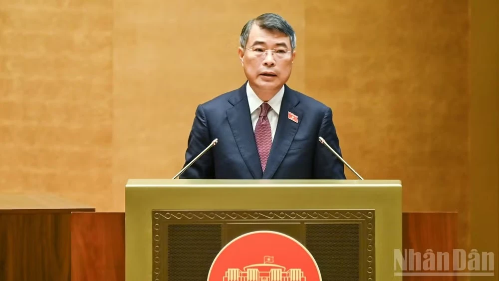 Thủ tướng Chính phủ Lê Minh Hưng trình bày Báo cáo về tình hình thực hiện Kế hoạch phát triển kinh tế-xã hội, ngân sách nhà nước năm 2026 và dự kiến kế hoạch phát triển kinh tế-xã hội năm 2027. (Ảnh: DUY LINH)
