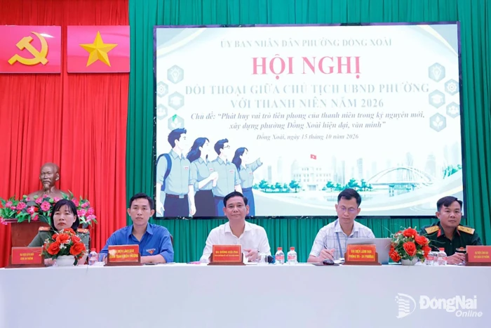 Chủ tịch UBND phường Đồng Xoài đối thoại với thanh niên