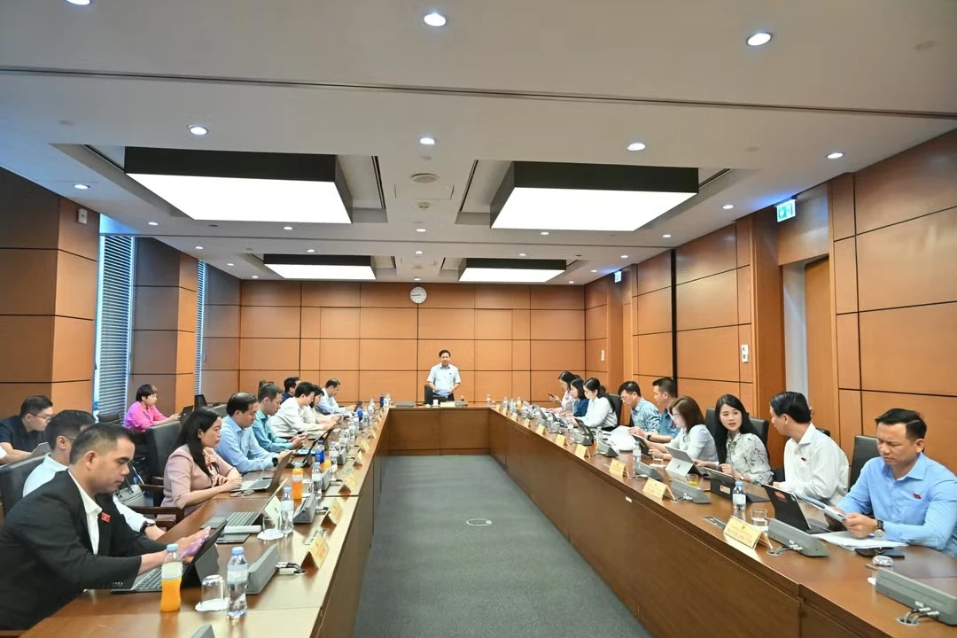 Quang cảnh phiên thảo luận ở Tổ 14.