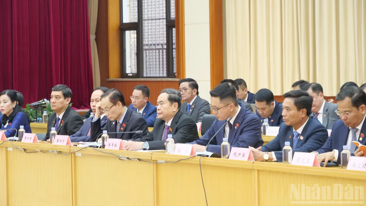 Chủ tịch Quốc hội Trần Thanh Mẫn và Đoàn đại biểu cấp cao Việt Nam tham dự buổi tọa đàm.
