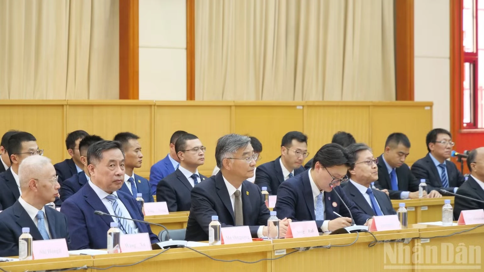 Các đại biểu Trung Quốc tham dự tọa đàm.
