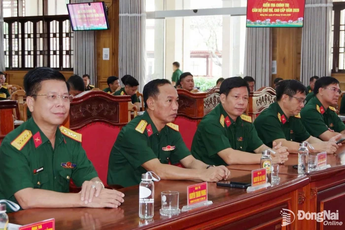 Kiểm tra nhận thức chính trị của cán bộ chủ trì, cán bộ cao cấp trong lực lượng vũ trang Quân khu 7