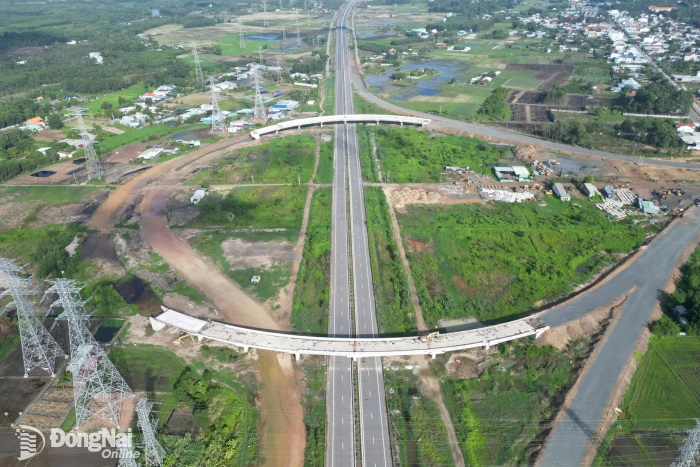 Nghiên cứu bố trí trạm cân kiểm soát tải trọng xe tại nút giao cao tốc Bến Lức - Long Thành với đường vành đai 3 - Thành phố Hồ Chí Minh