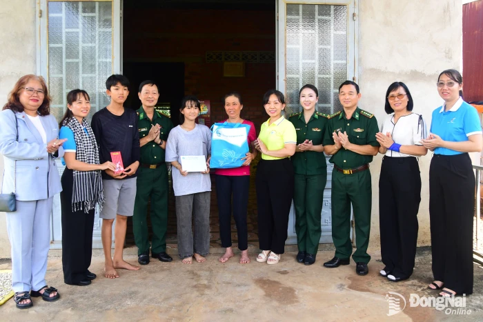 Thực hiện chương trình ‘Đồng hành cùng phụ nữ biên cương’ tại xã Hưng Phước