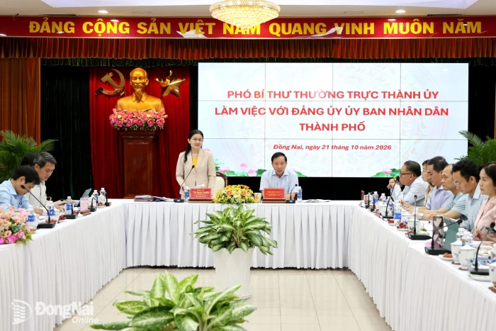 Phó Bí thư Thường trực Thành ủy Tôn Ngọc Hạnh làm việc với Đảng ủy UBND thành phố