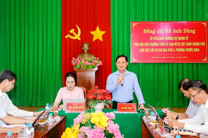 Đồng chí Hà Anh Dũng làm việc với Chi bộ khu phố 5, phường Phước Bình