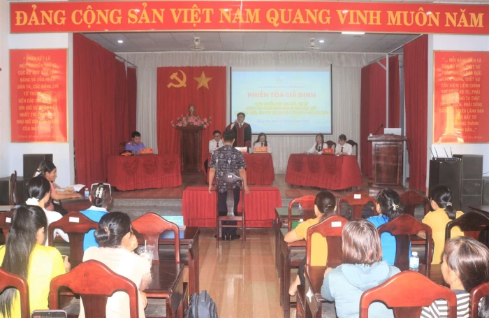 Tuyên truyền pháp luật cho phụ nữ qua phiên tòa giả định