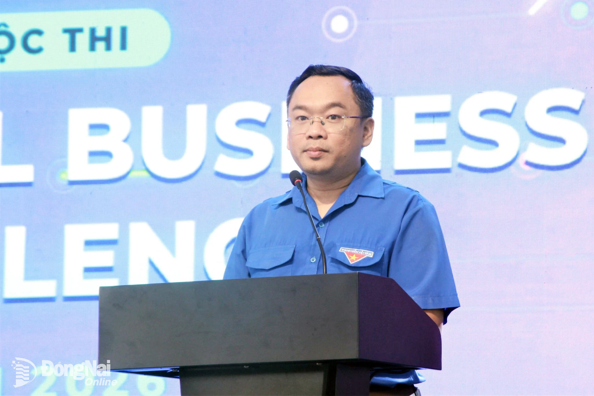 Thành ủy viên, Phó Chủ tịch Ủy ban MTTQ Việt Nam thành phố, Bí thư Thành đoàn Nguyễn Minh Kiên phát biểu tại cuộc thi. Ảnh: Nga Sơn