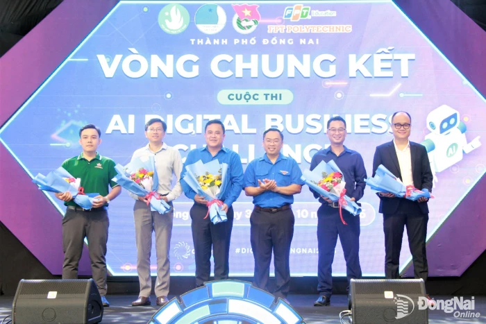 Đội DNTU NaiVerse đoạt giải nhất Cuộc thi AI Digital Business Challenge năm 2026