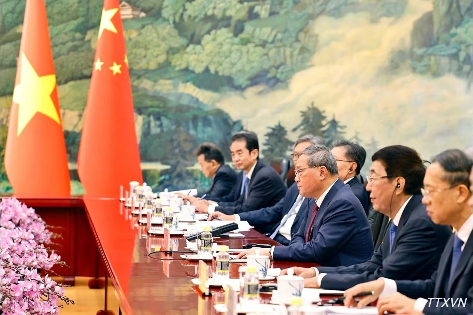 Thủ tướng Trung Quốc Lý Cường phát biểu tại cuộc hội kiến Chủ tịch Quốc hội Trần Thanh Mẫn. (Ảnh: TTXVN)
