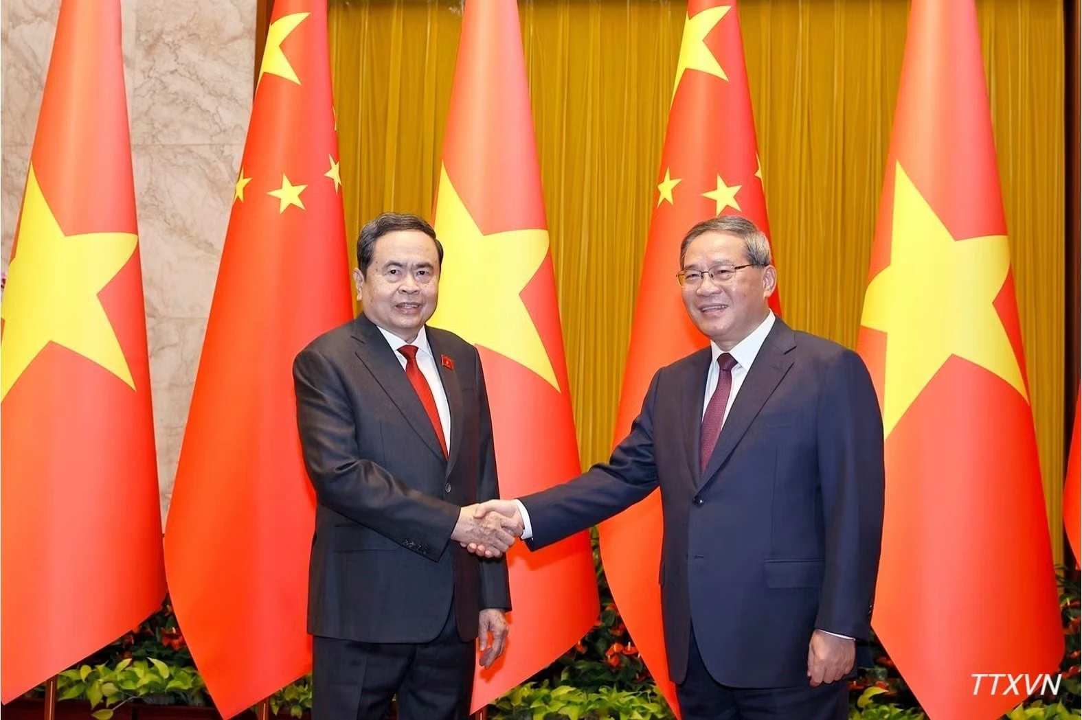 Chủ tịch Quốc hội Trần Thanh Mẫn hội kiến Thủ tướng Trung Quốc﻿ Lý Cường. (Ảnh: TTXVN)
