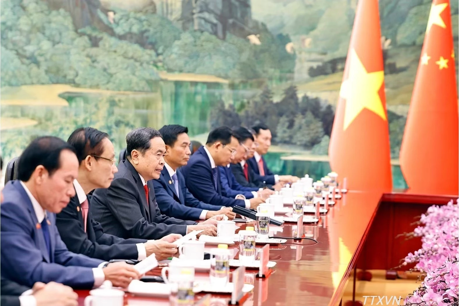Chủ tịch Quốc hội Trần Thanh Mẫn phát biểu tại cuộc hội kiến Thủ tướng Trung Quốc Lý Cường. (Ảnh: TTXVN)
