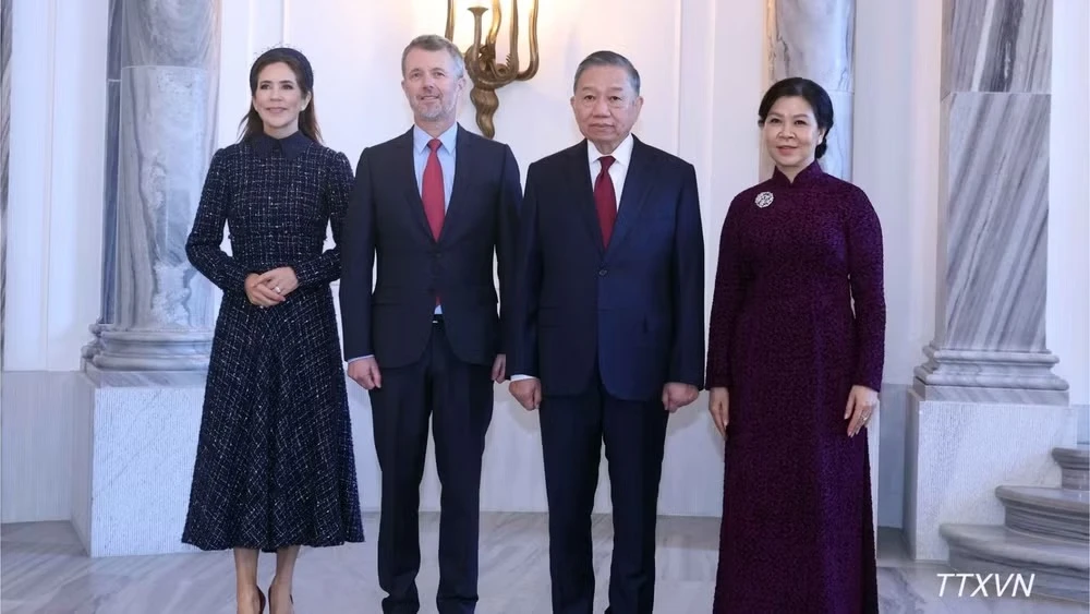 Tổng Bí thư, Chủ tịch nước Tô Lâm và Phu nhân Ngô Phương Ly với Nhà vua Đan Mạch Frederik X và Hoàng hậu Mary. Ảnh: TTXVN

