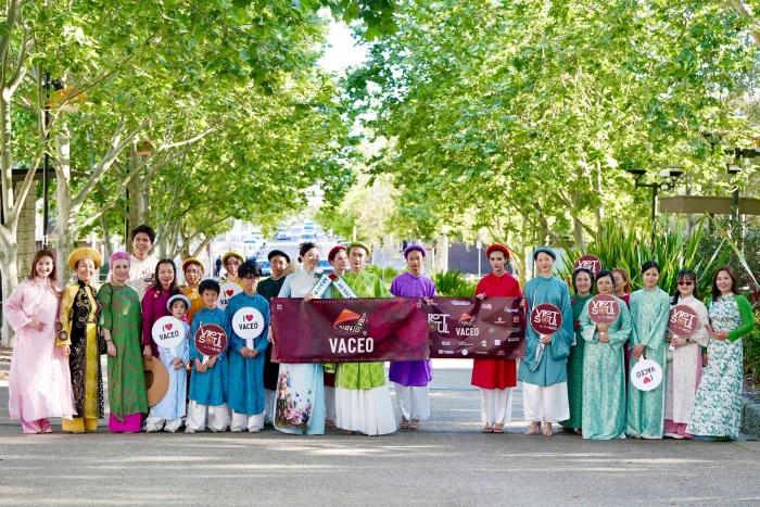 Chương trình diễu hành áo dài Việt Nam đầu tiên trên đường phố Sydney