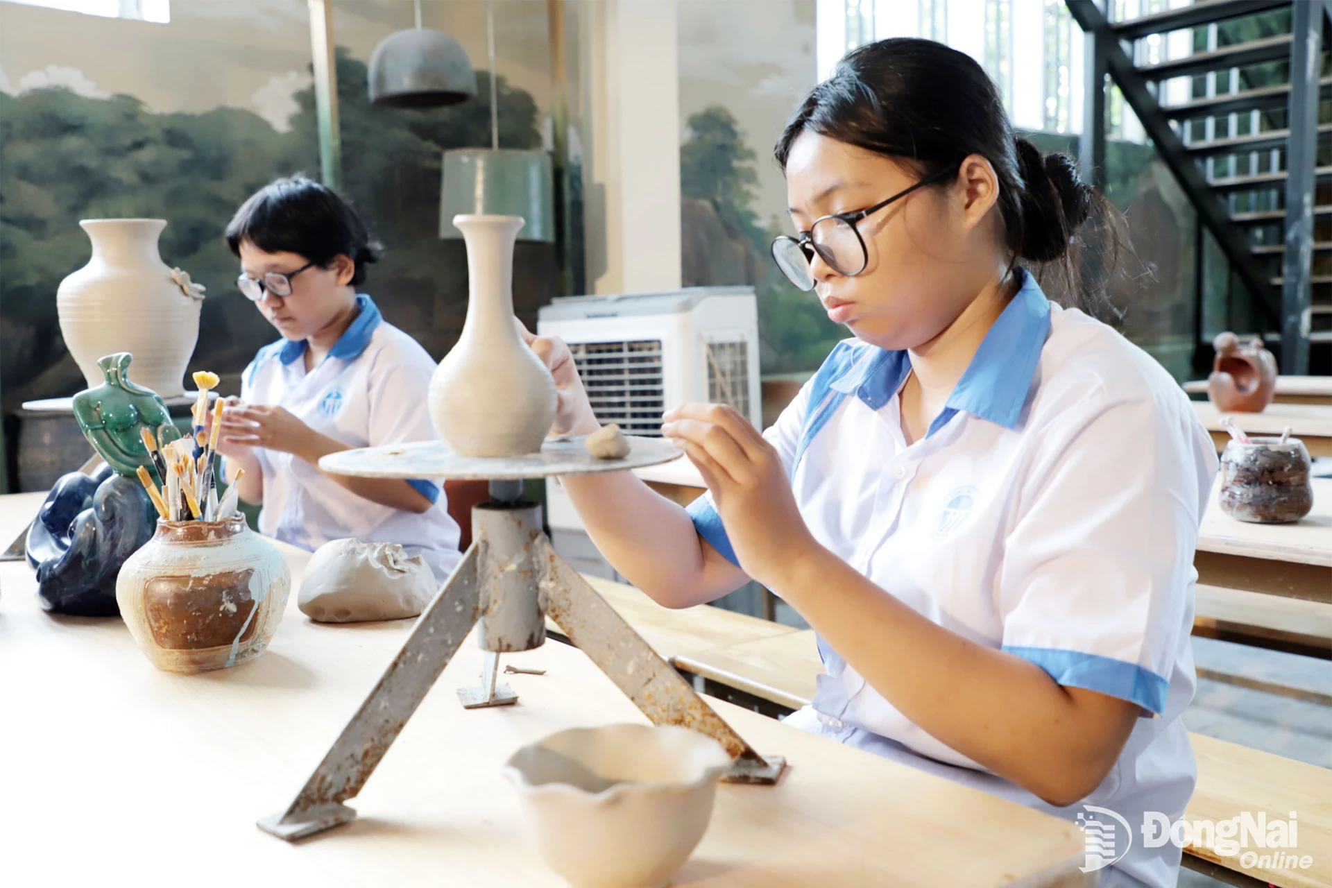 Người dân và du khách sẽ được trải nghiệm làm gốm tại Con đường di sản văn hóa Đồng Nai trong Tuần Văn hóa - Đại đoàn kết năm 2026.