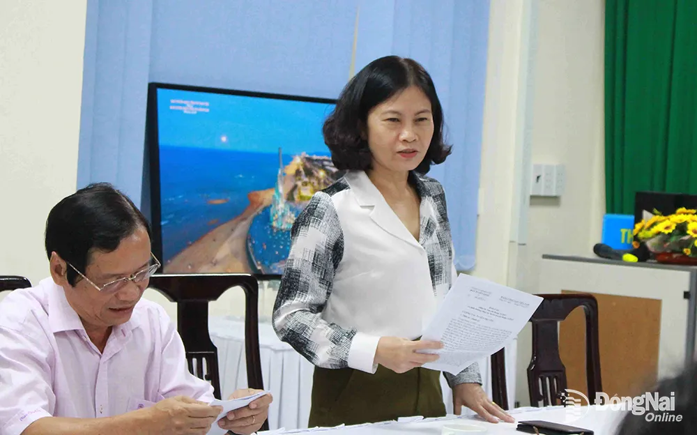Phó giám đốc Sở TT-TT Giang Thị Thu Nga phát biểu ý kiến tại cuộc họp giao ban