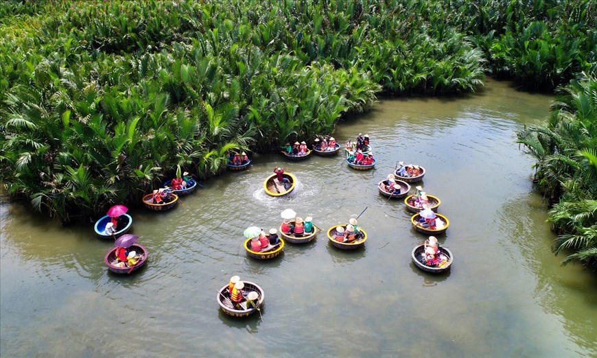 Exploring the Bay Mau coconut forest and gliding through its waters on basket boats is an absolute must for any visitor to Hoi An. Located approximately 3 kilometres from the ancient town, the experience promises unforgettable memories. 

