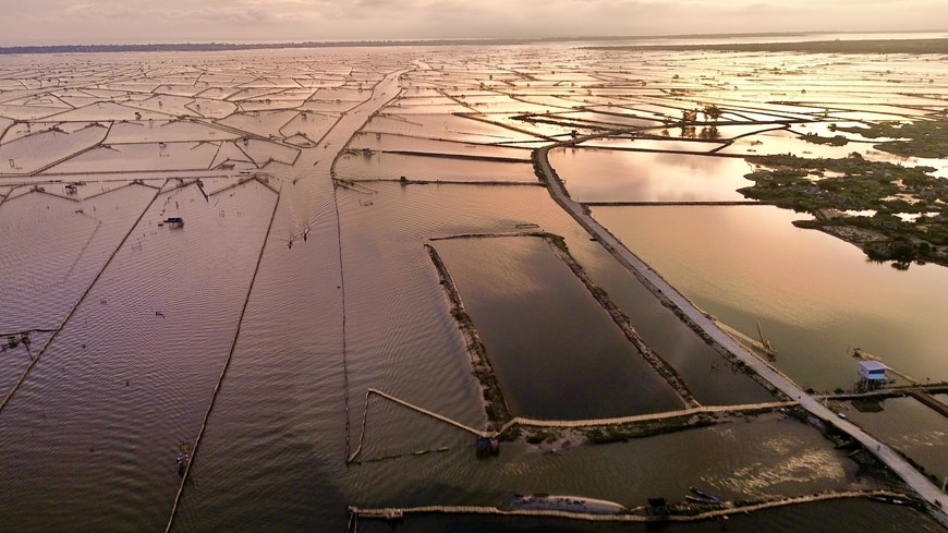 Chuon Lagoon at sunrise