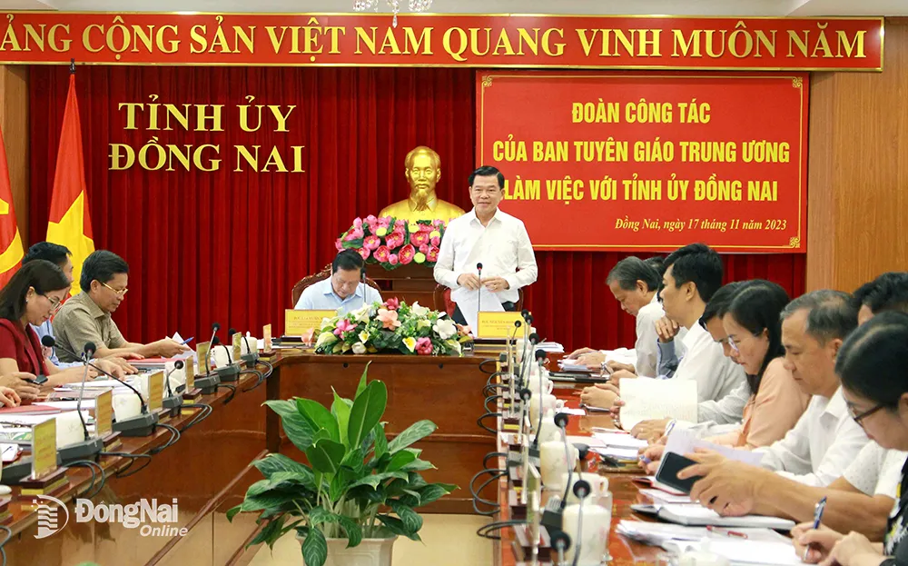 Bí thư Tỉnh ủy Nguyễn Hồng Lĩnh phát biểu tại buổi làm việc