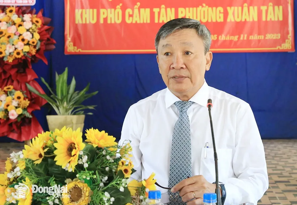 Đồng chí Hồ Thanh Sơn phát biểu với nhân dân KP.Cẩm Tân