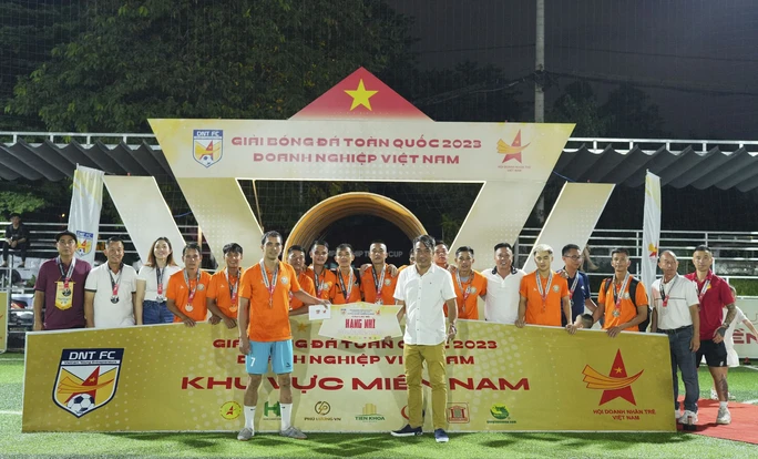 Kém may mắn, Hóa Cảnh FC (Đồng Nai) giành ngôi á quân