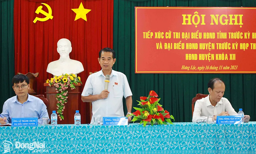 Chủ tịch HĐND tỉnh Thái Bảo chia sẻ với cử tri tại hội nghị