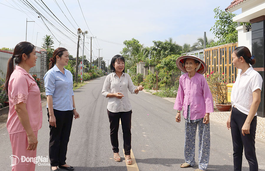 Tuyến đường khu dân cư kiểu mẫu ấp Đất Mới, xã Long Phước (H.Long Thành) được thực hiện dựa vào sức dân