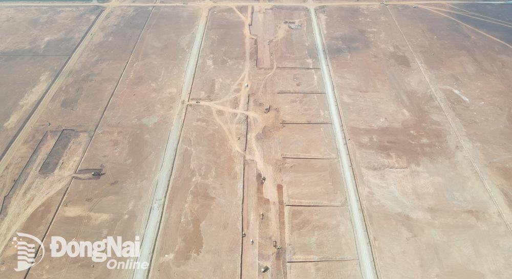 Trong giai đoạn 1, sân bay Long Thành sẽ xây dựng 1 đường băng có chiều dài 4.000 mét, chiều rộng 75 mét.