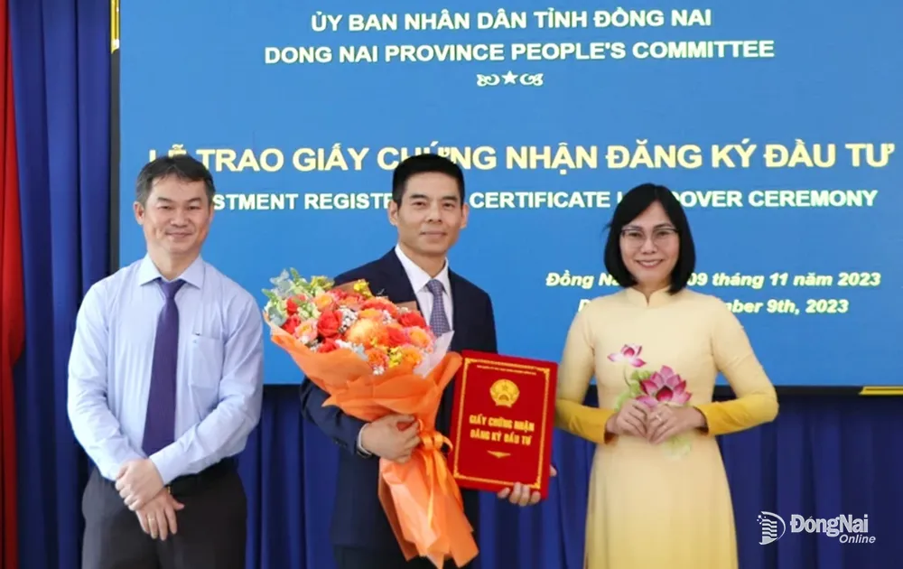 Trao giấy chứng nhận đầu tư cho Công ty TNHH Công nghệ MTC Việt Nam