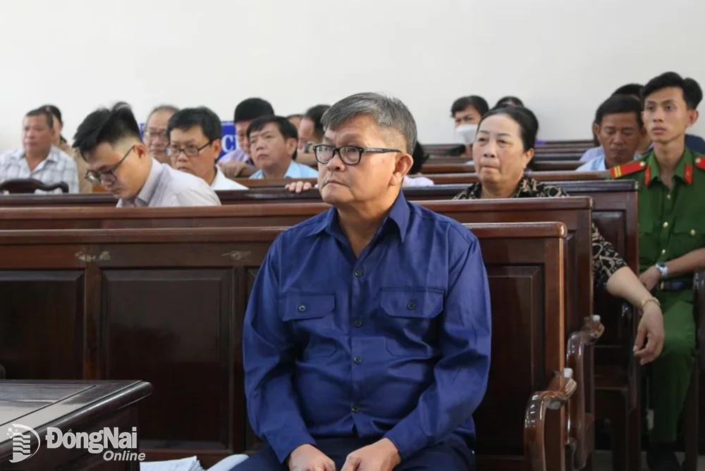 Bị cáo Nguyễn Văn Bế tại phiên tòa xét xử ngày 14-11
